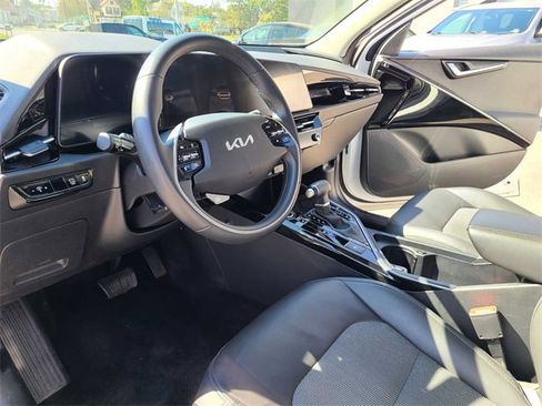 Used 2023 Kia Niro EX image 12