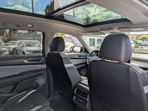 Used 2025 Volkswagen Atlas Peak Edition SE image 37