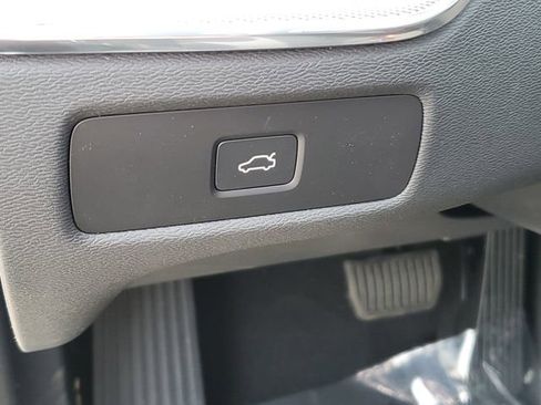 New 2026 Volvo XC60 B5 Ultra w/ Protection Package Premier AWD/4WD image 9