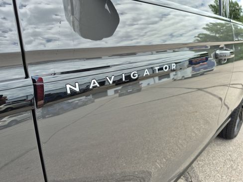 Used 2025 Lincoln Navigator Black Label AWD/4WD image 32