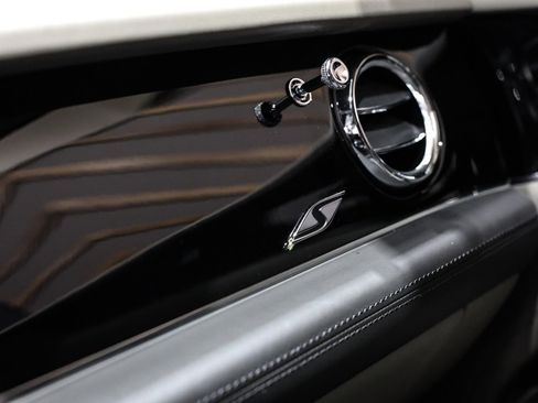 Used 2022 Bentley Bentayga image 48