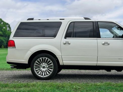 Used 2015 Lincoln Navigator L 4WD w/ Equipment Group 101A Reserve image 11