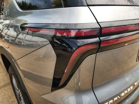 Used 2026 Chevrolet Traverse LT AWD/4WD image 7