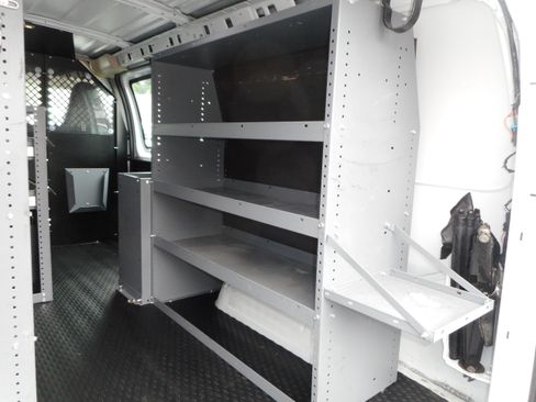 Used 2016 Chevrolet Express 2500 RWD image 18