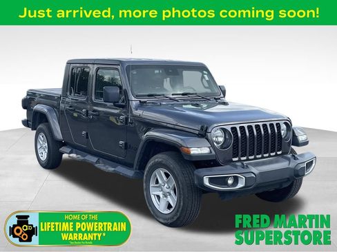 Used 2022 Jeep Gladiator Sport AWD/4WD image 1
