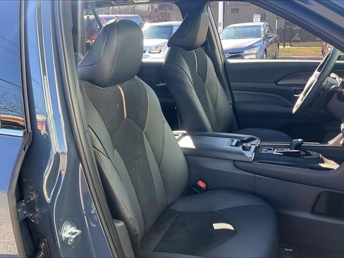 Used 2026 Toyota Grand Highlander Hybrid MAX Platinum image 9