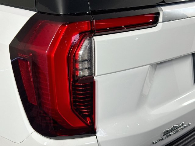 Used 2025 GMC Yukon Denali AWD/4WD image 32