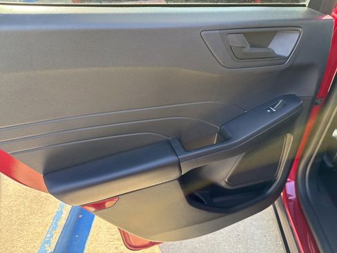 Used 2022 Ford Escape SE w/ Cold Weather Package image 11