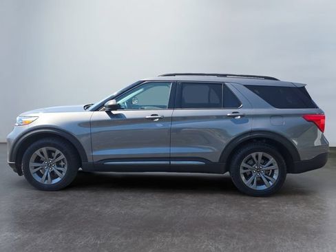 Used 2021 Ford Explorer XLT w/ Equipment Group 202A AWD/4WD image 2