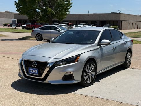 Used 2022 Nissan Altima 2.5 S FWD image 3