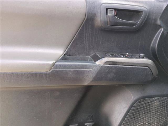 Used 2018 Toyota Tacoma SR5 RWD image 11