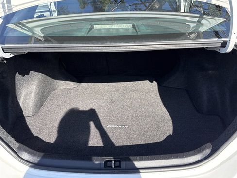 Used 2016 Toyota Corolla LE FWD image 29