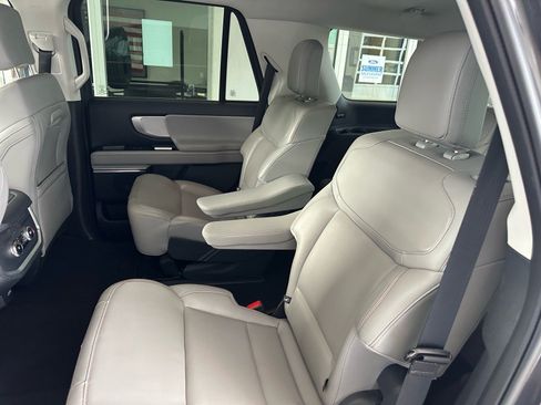 Certified 2025 Ford Expedition Active AWD/4WD image 23