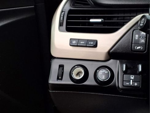Used 2020 GMC Yukon XL Denali AWD/4WD image 12