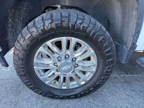 Used 2020 Chevrolet Silverado 2500 High Country w/ Technology Package image 5