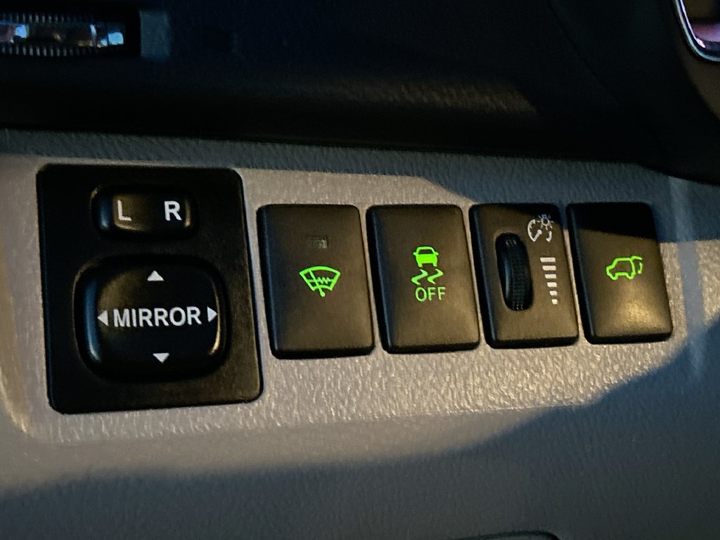 Used 2013 Toyota Highlander Limited AWD/4WD image 14