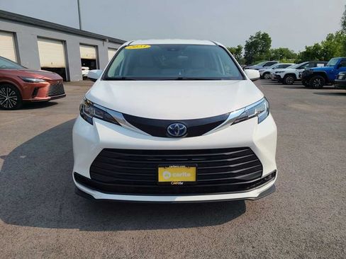 Used 2023 Toyota Sienna LE AWD/4WD image 3