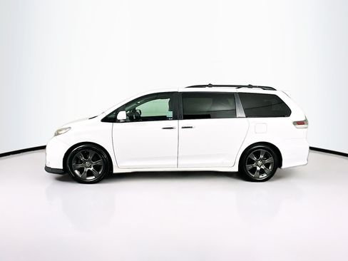 Used 2015 Toyota Sienna SE FWD image 4