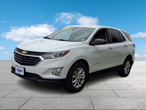 Used 2021 Chevrolet Equinox LS w/ LS Convenience Package FWD image 3