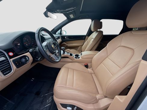 Used 2021 Porsche Cayenne AWD/4WD image 19