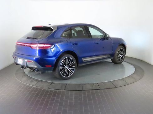 Certified 2024 Porsche Macan AWD/4WD image 7
