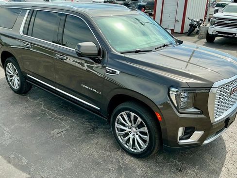 Used 2021 GMC Yukon XL Denali w/ Denali Premium Package AWD/4WD image 4