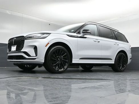 Certified 2025 Lincoln Aviator Reserve w/ Equipment Group 201A AWD/4WD image 38