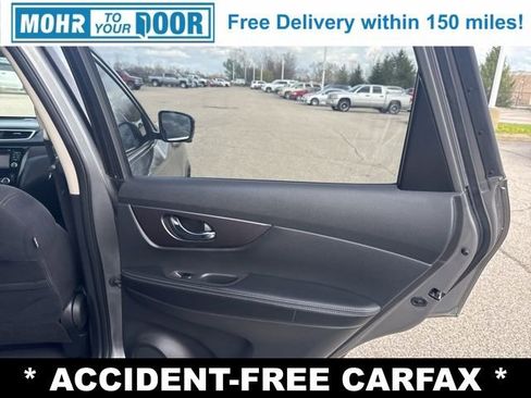 Used 2016 Nissan Rogue SV w/ SV Premium Package image 26