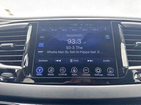 Used 2017 Chrysler Pacifica Touring-L image 16