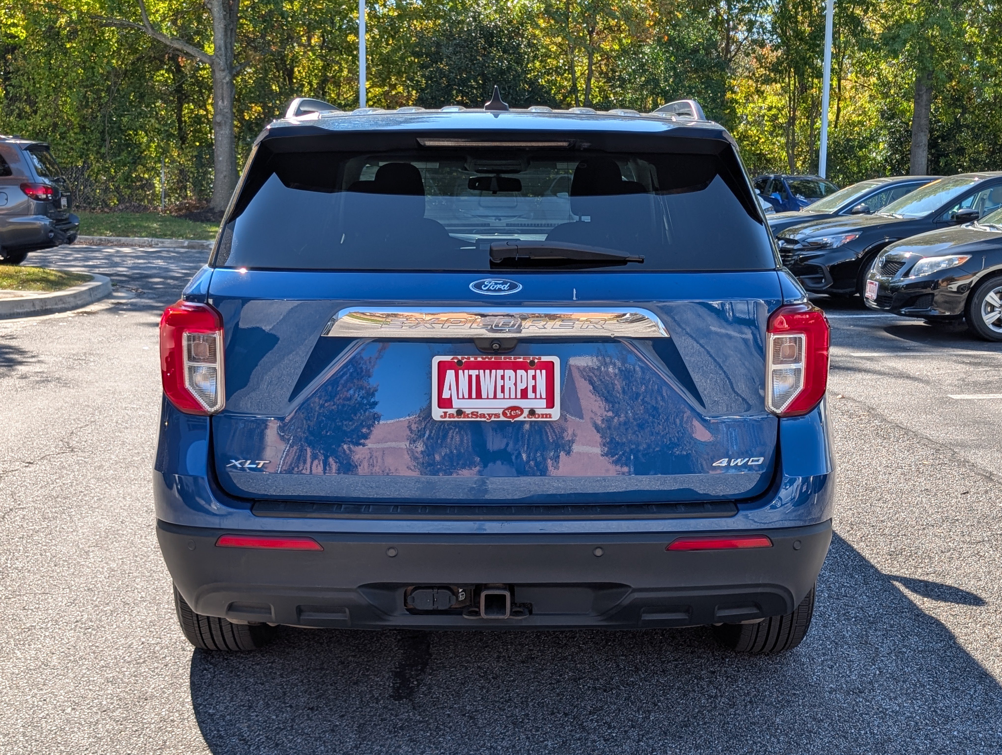 Used 2021 Ford Explorer XLT w/ Class III Trailer Tow Package AWD/4WD image 4