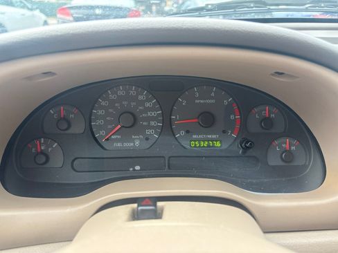 Used 2002 Ford Mustang Convertible RWD image 21