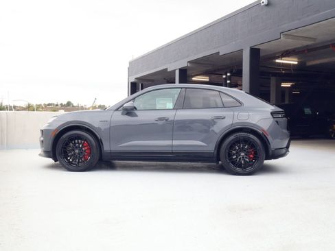 New 2026 Porsche Macan Turbo Electric AWD/4WD image 2
