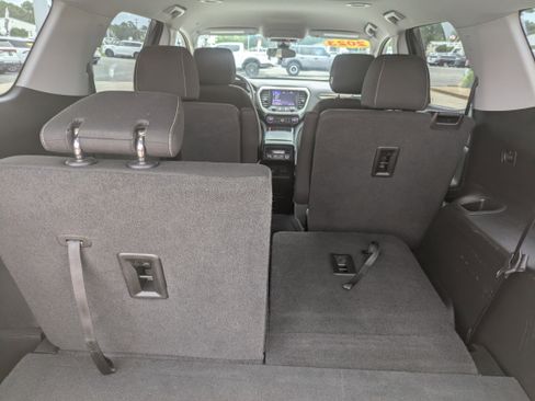 Used 2023 GMC Acadia SLE w/ Driver Convenience Package image 12