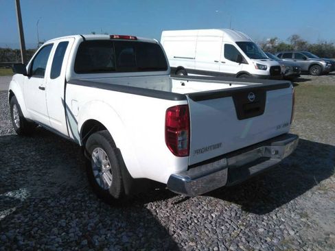 Used 2020 Nissan Frontier SV AWD/4WD image 2