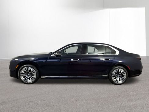 Used 2023 BMW i7 xDrive60 image 29