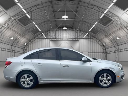 Used 2016 Chevrolet Cruze LT image 6