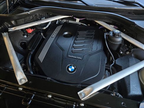 Used 2021 BMW X7 xDrive40i w/ M Sport Package AWD/4WD image 44