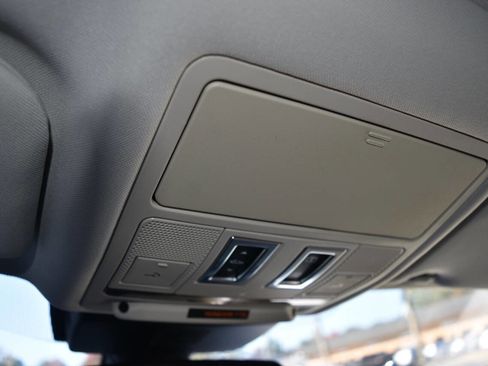 Used 2017 Jaguar XF Premium image 63