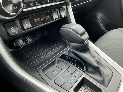 Used 2022 Toyota RAV4 XLE w/ Convenience Package image 19