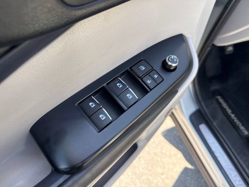 Used 2018 Toyota Highlander Limited AWD/4WD image 23