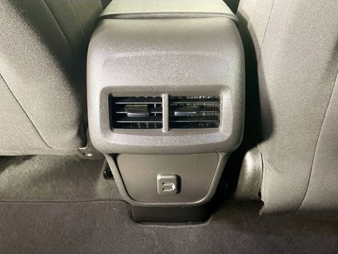 Used 2023 Chevrolet Equinox LT image 24