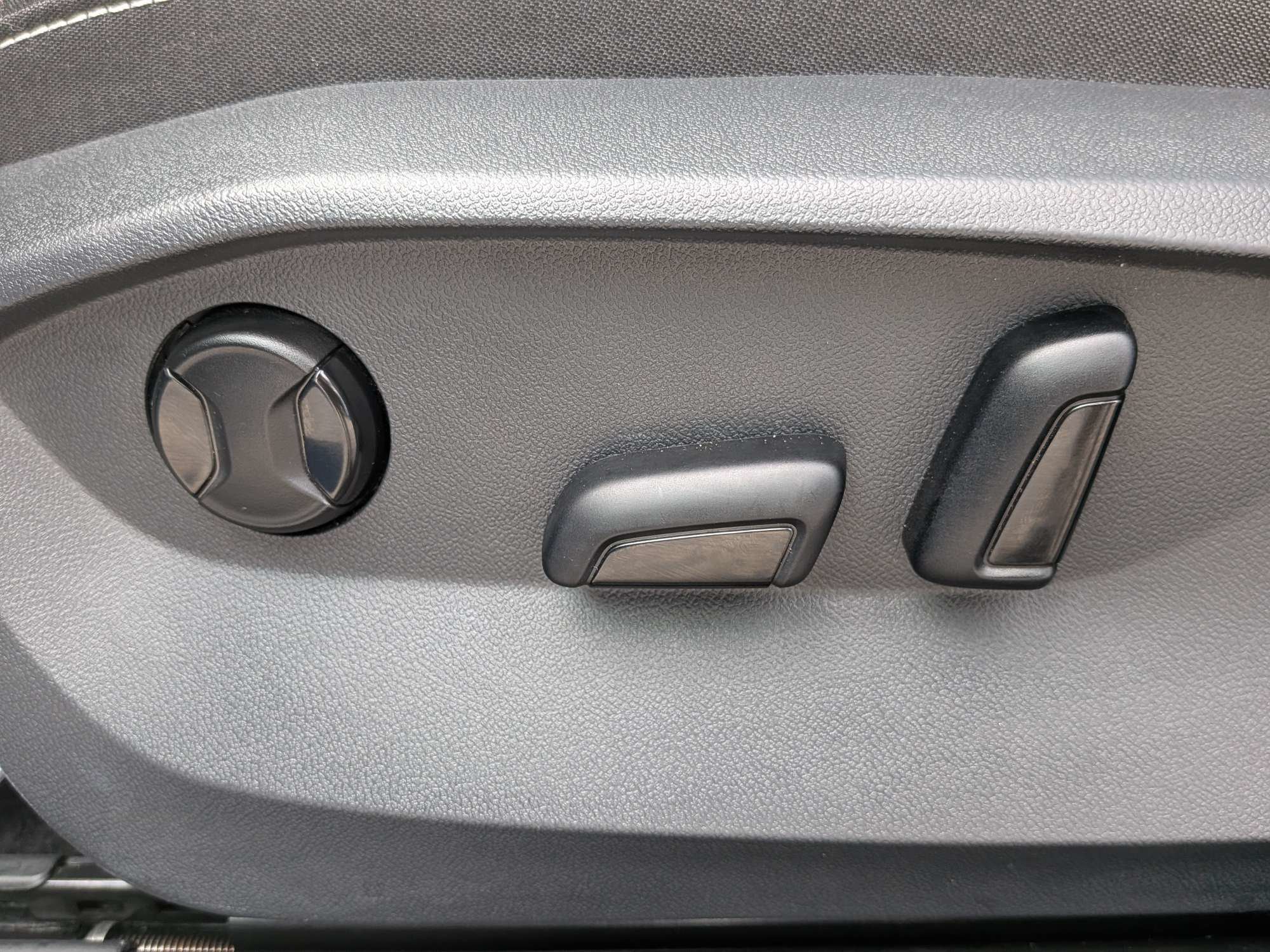 Certified 2024 Volkswagen Taos SEL AWD/4WD image 19