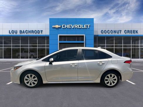 Used 2024 Toyota Corolla LE FWD image 5