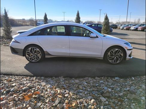 New 2025 Hyundai Ioniq 6 SEL image 7