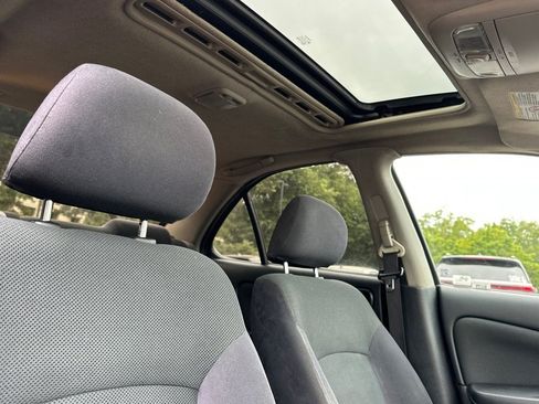 Used 2006 Nissan Sentra SE-R w/ (J01) Sunroof Pkg FWD image 17