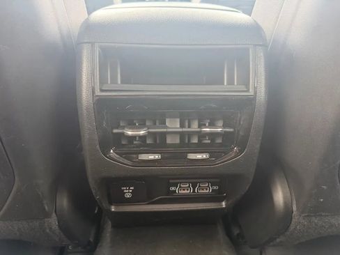 Used 2022 Jeep Grand Cherokee Laredo w/ Luxury Tech Group I AWD/4WD image 29