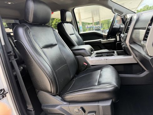 Used 2019 Ford F350 Lariat w/ Lariat Value Package AWD/4WD image 6