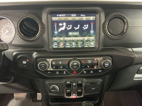 Used 2021 Jeep Gladiator Overland image 12