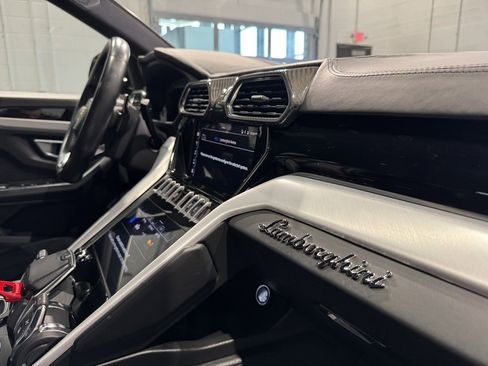 Used 2020 Lamborghini Urus image 43
