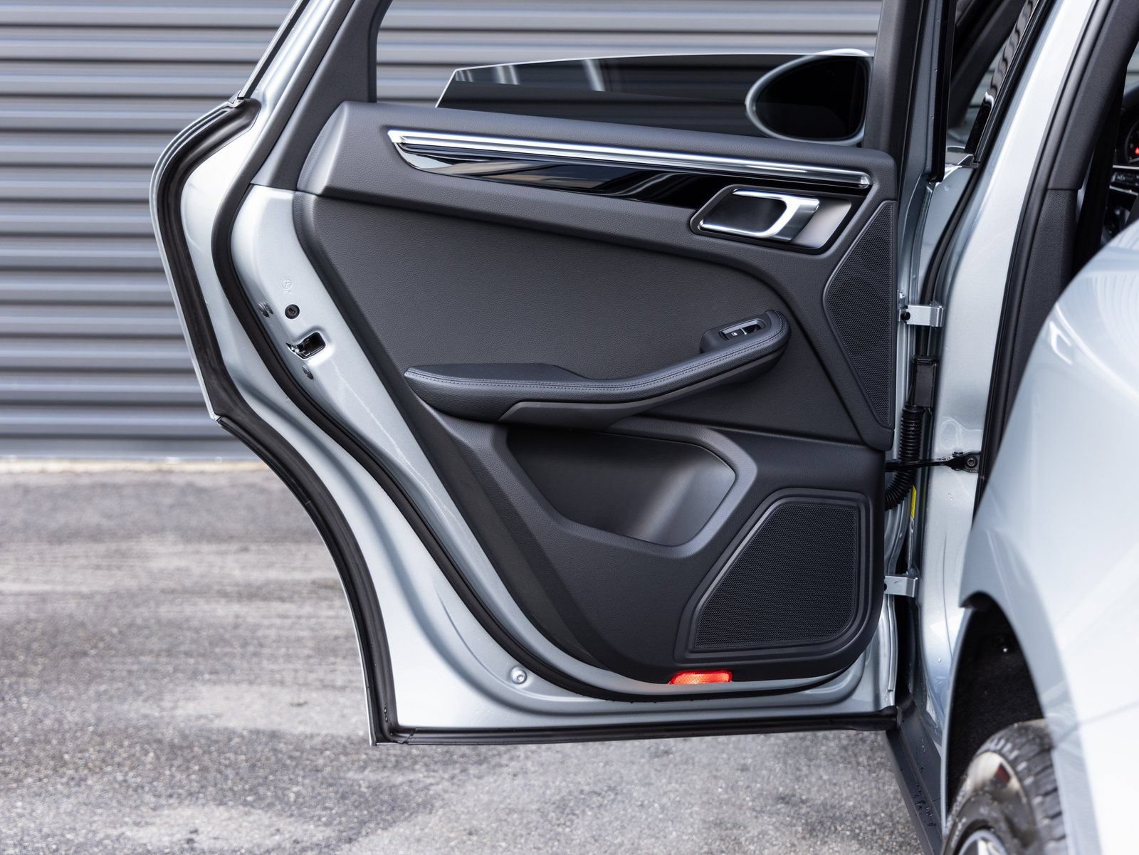 Certified 2026 Porsche Macan AWD/4WD image 25